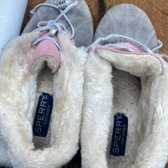 Womens Sperry winter slippers size 7 check them out very nice thanks 🙏 - Picture 8 of 9